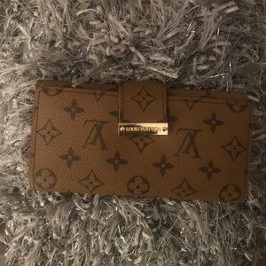 LV wallet not authentic brand new